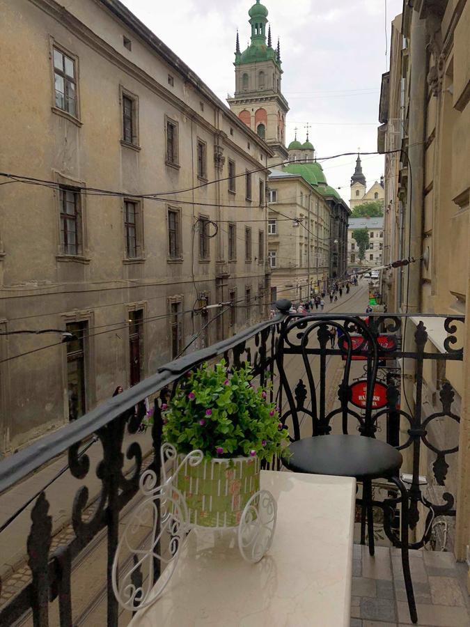 Lux Apartment Ruska Lviv Luaran gambar
