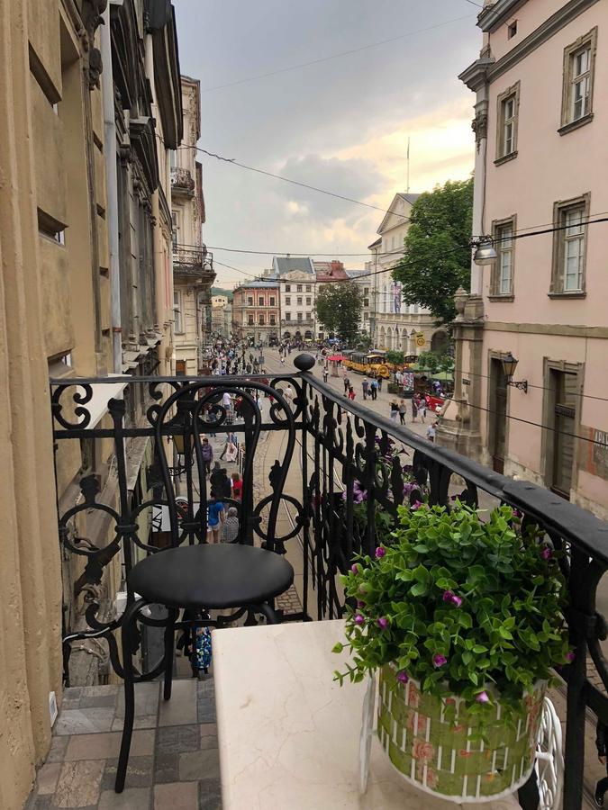 Lux Apartment Ruska Lviv Luaran gambar